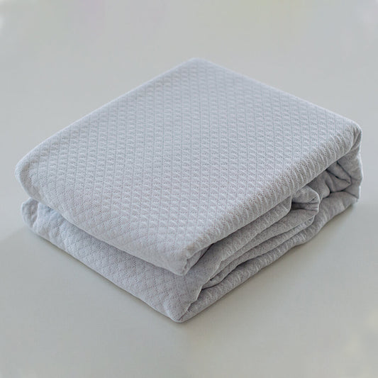 Colcha gris lisa jacquard: Comodidad, durabilidad y estilo para tu dormitorio.