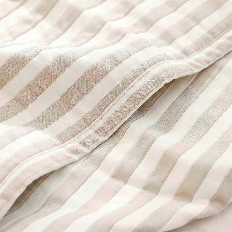 Colcha Jacquard Rayas Beige y Blanco – Estilo Fresco y Tacto Suave para Verano.
