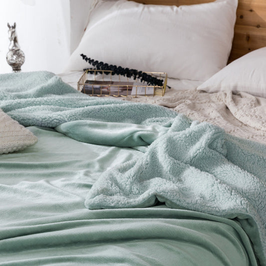 Manta borreguito verde agua reversible y extra suave.