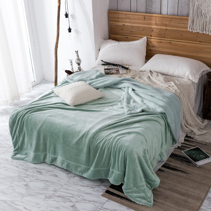 Fleece and extra soft reversible blanket. Dark blue colour.