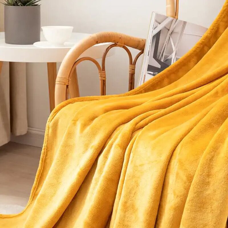 Soft fleece blanket. Cream.