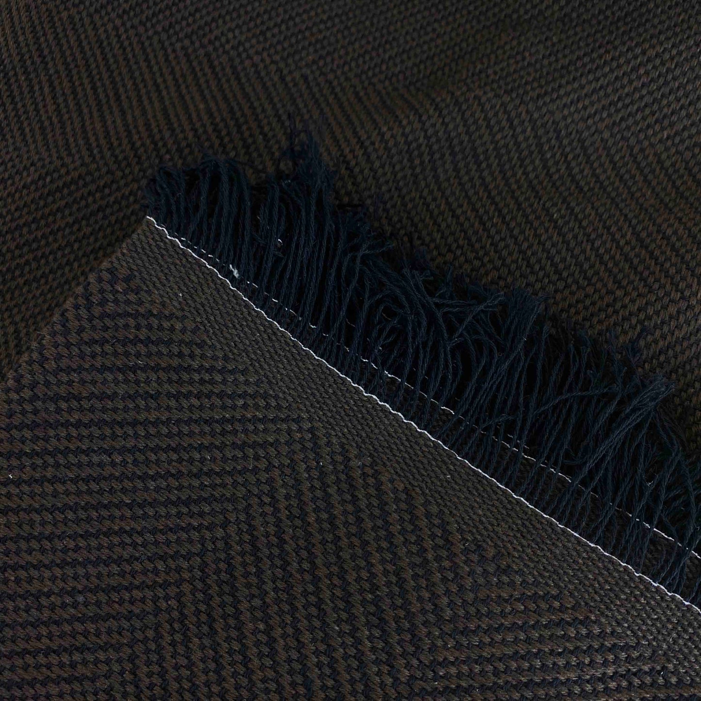 Colcha verano multiusos para sofá o cama. Color marrón oscuro.