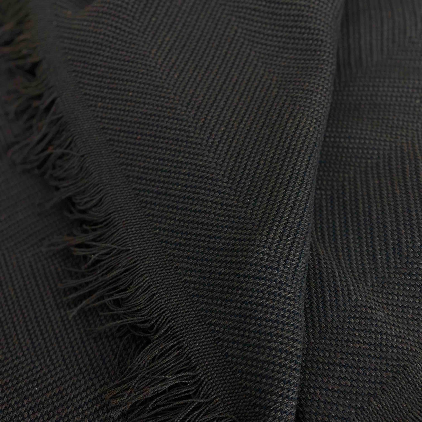 Colcha verano multiusos para sofá o cama. Color marrón oscuro.