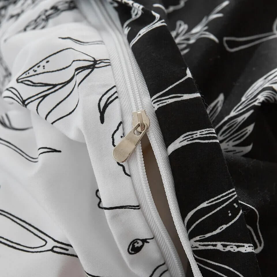 Funda Nórdica floral con hojas en blanco y negro, reversible y suave.