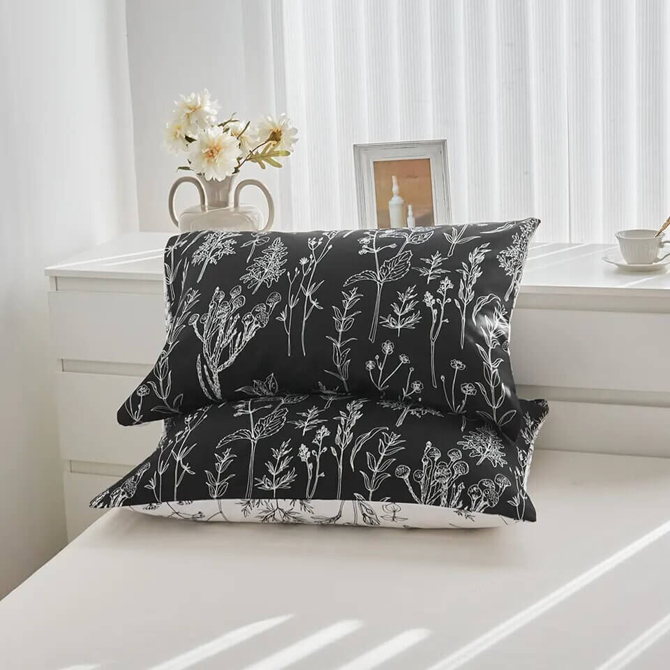 Funda Nórdica floral con hojas en blanco y negro, reversible y suave.