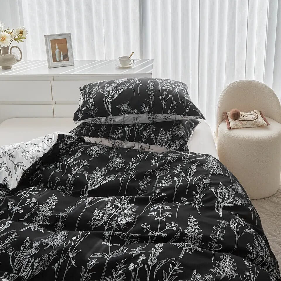 Funda Nórdica floral con hojas en blanco y negro, reversible y suave.
