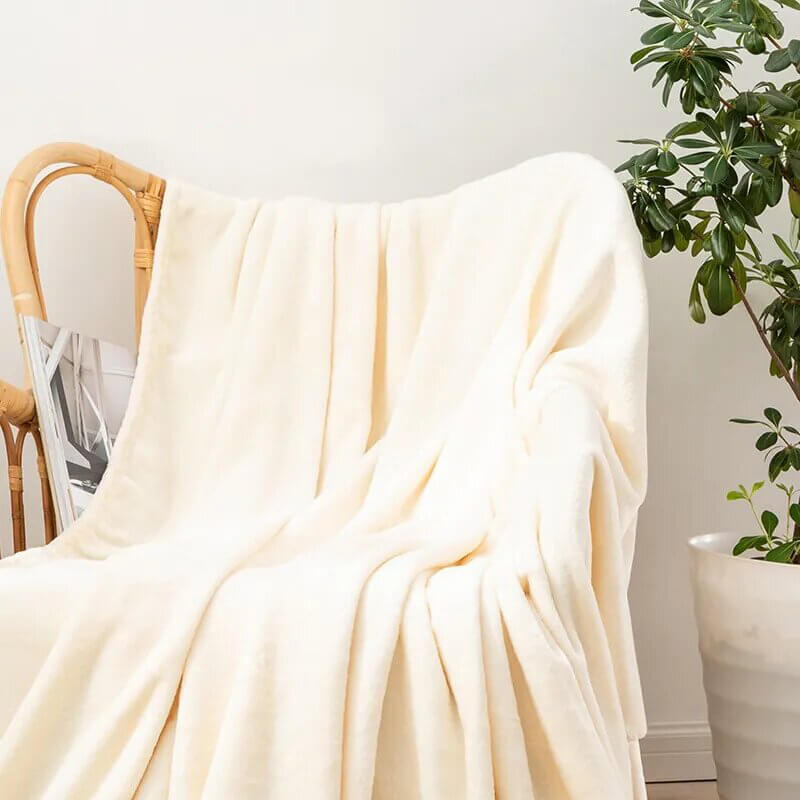 Soft fleece blanket. Cream.