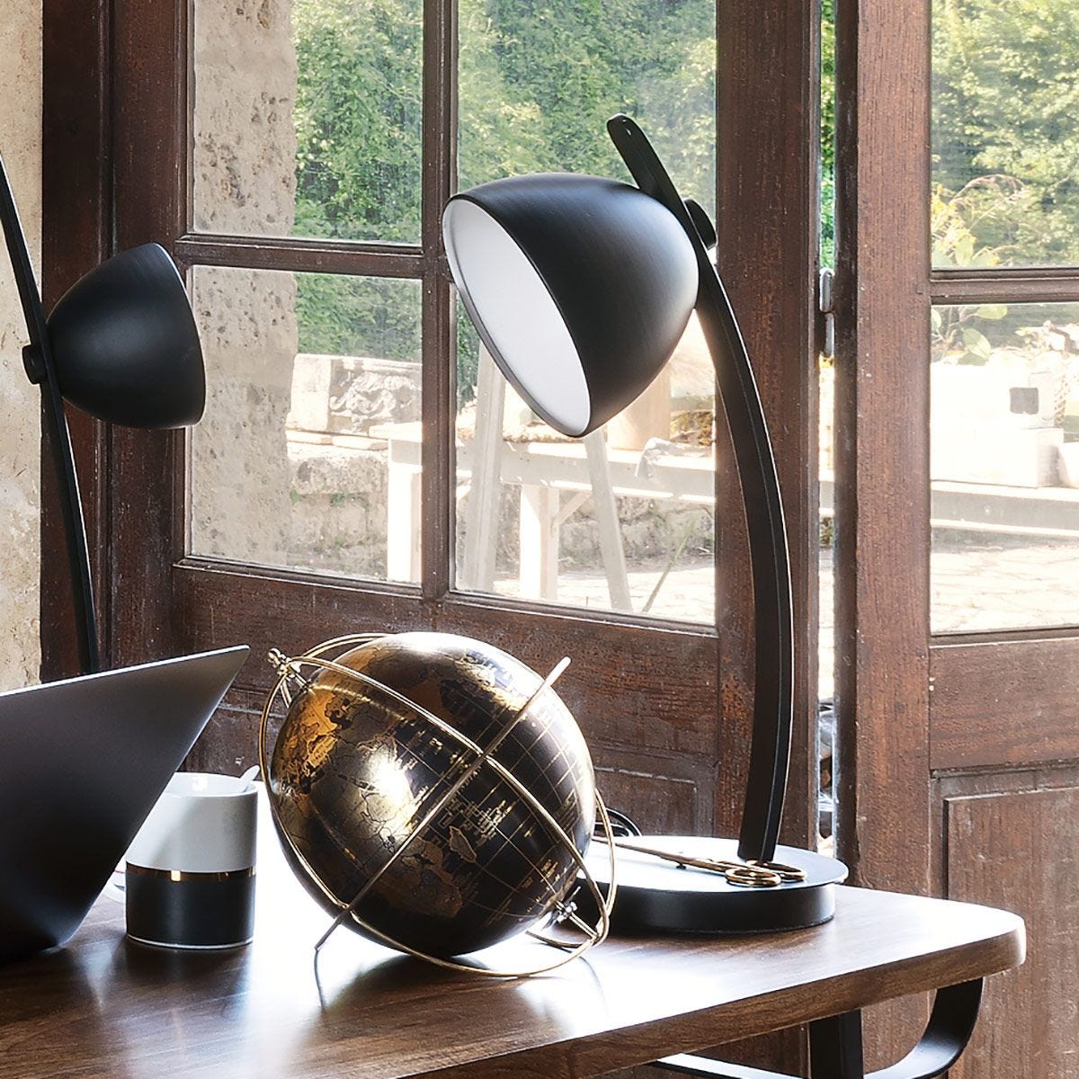 Black arched table lamp. Height 53 cm. - Oma Home