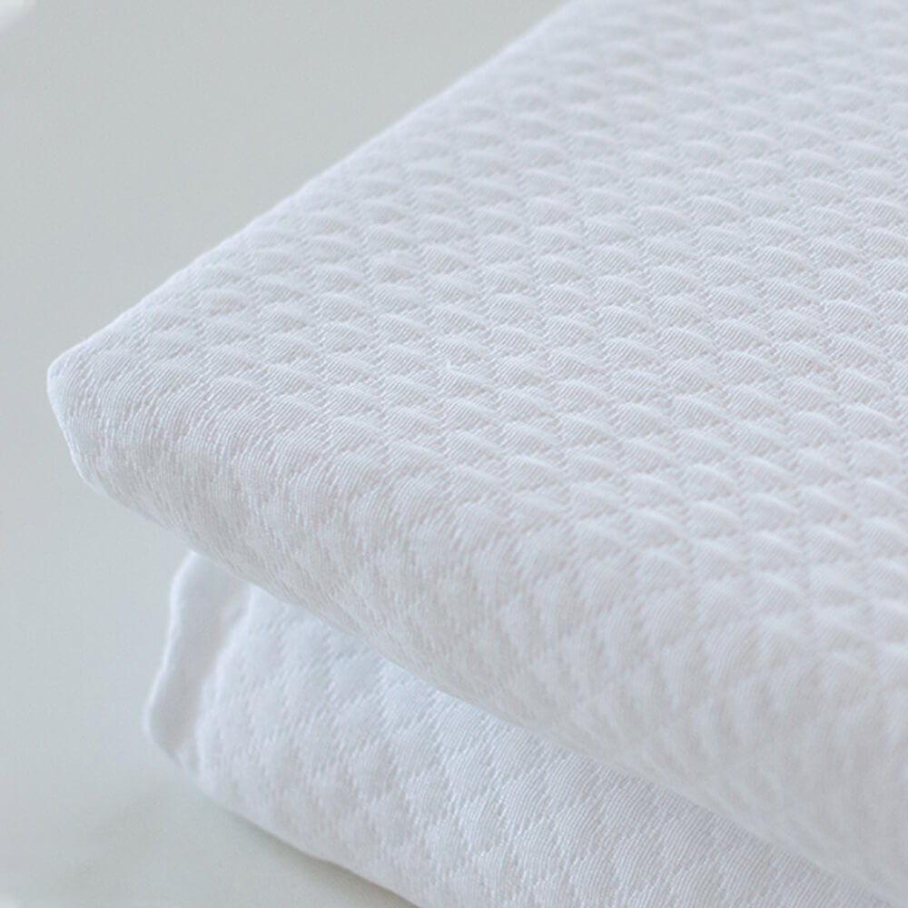 Colcha blanca lisa jacquard: Comodidad, durabilidad y estilo para tu dormitorio.