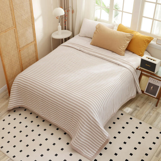Colcha Jacquard Rayas Beige y Blanco – Estilo Fresco y Tacto Suave para Verano.