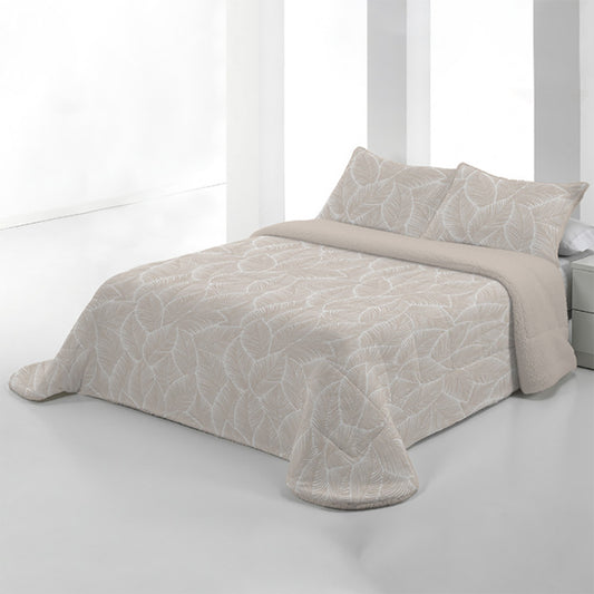 Warm sherpa winter duvet with beige leaf print.