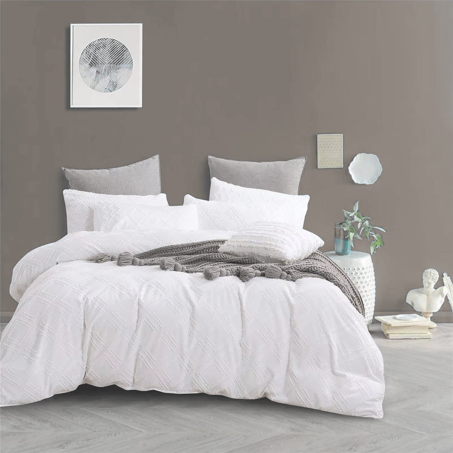 White duvet cover with embossed rhombuses, modern and extra soft.