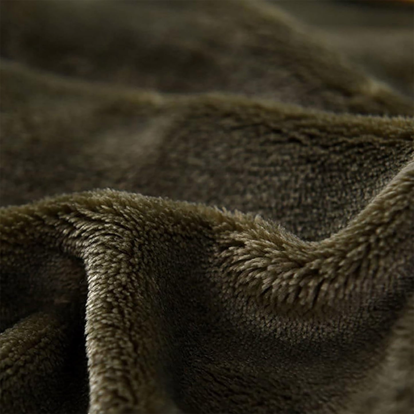 Shearling and extra soft reversible blanket. Green color.