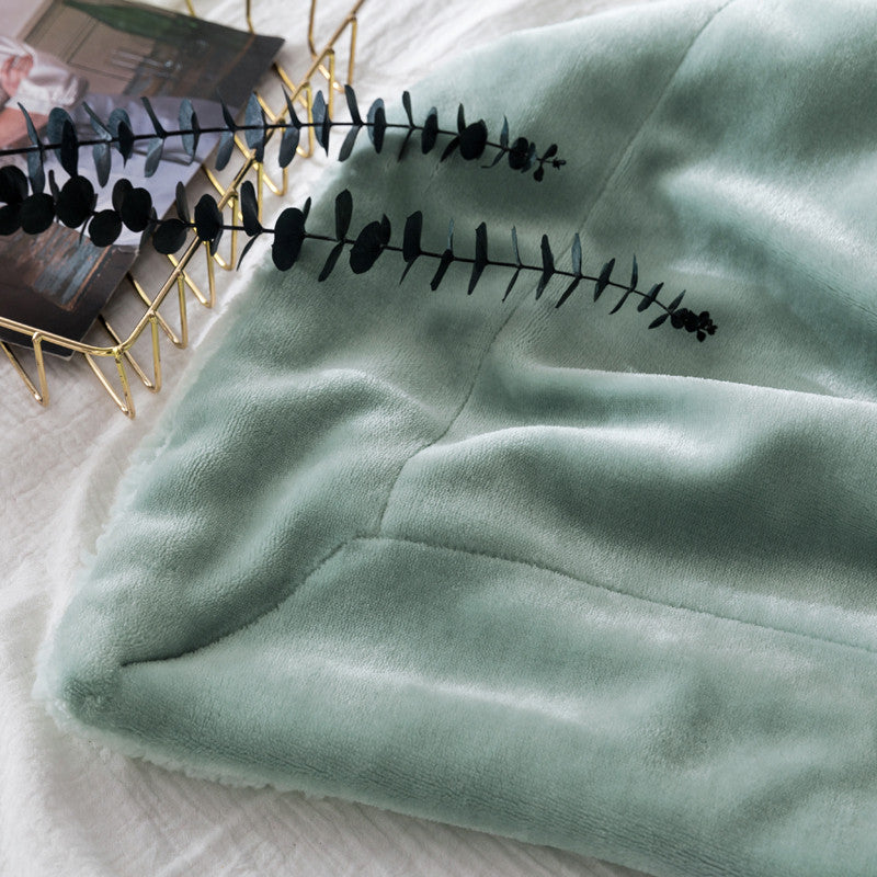 Fleece and extra soft reversible blanket. Dark blue colour.