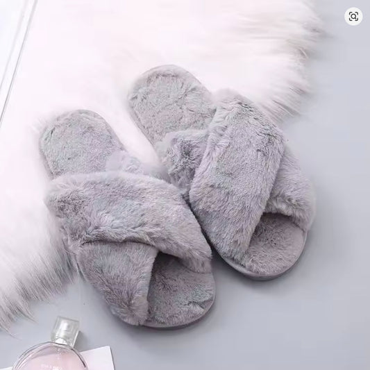 Open grey slippers with very soft fur