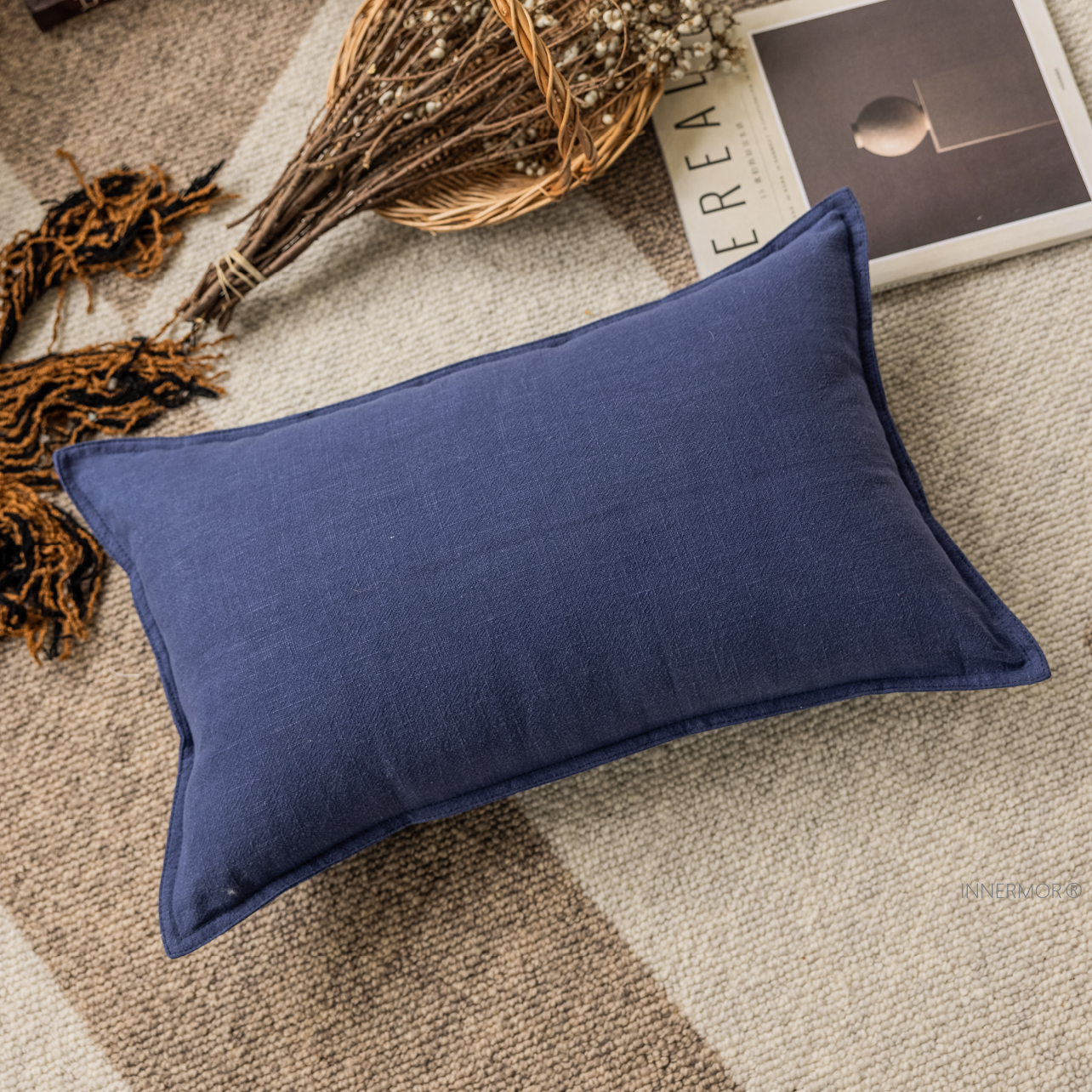 Funda de cojín de Lino y Algodón natural Azul Marino: la elegancia minimalista para tu hogar.