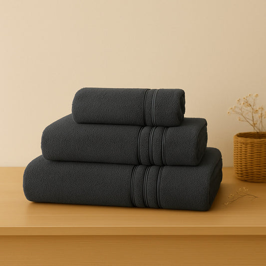 Toalla 100% Algodón Egipcio 700gr/m2, color gris oscuro. Extra suave y muy absorbente.