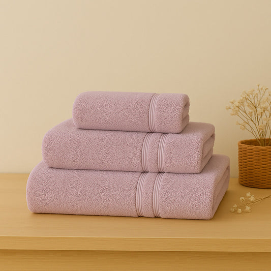 Toalla 100% Algodón Egipcio 700gr/m2, color lila lavanda. Extra suave y muy absorbente.