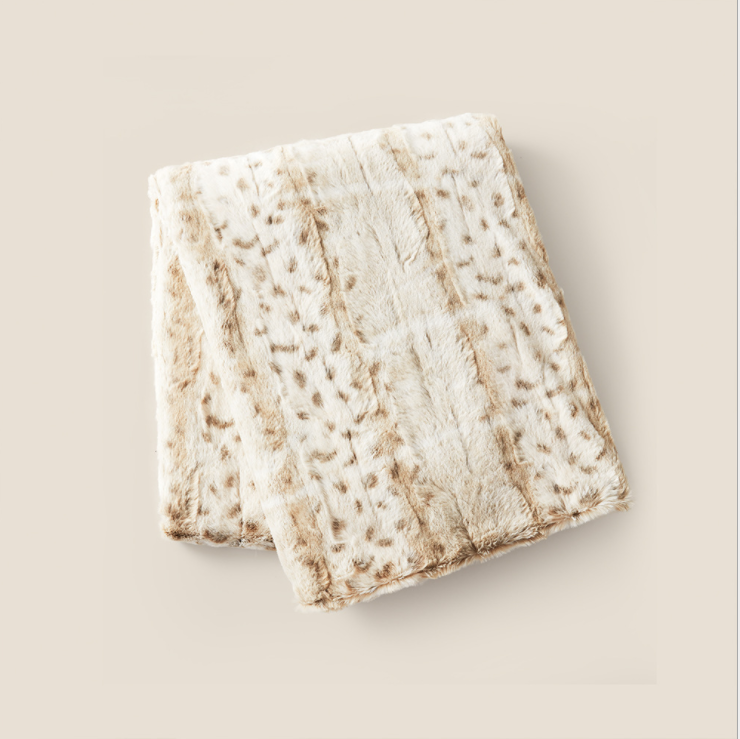 Manta pelo corto. Color beige. 130cm x 160cm. - Oma Home