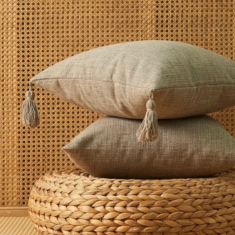 Funda de cojín Beige para Sofá con Borlas para un hogar acogedor.