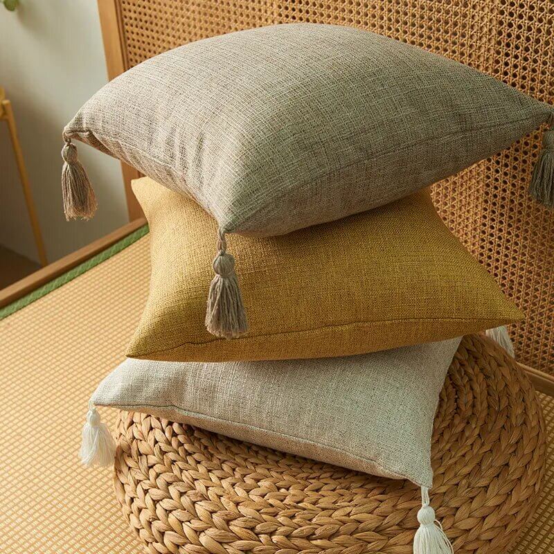 Funda de cojín Beige para Sofá con Borlas para un hogar acogedor.