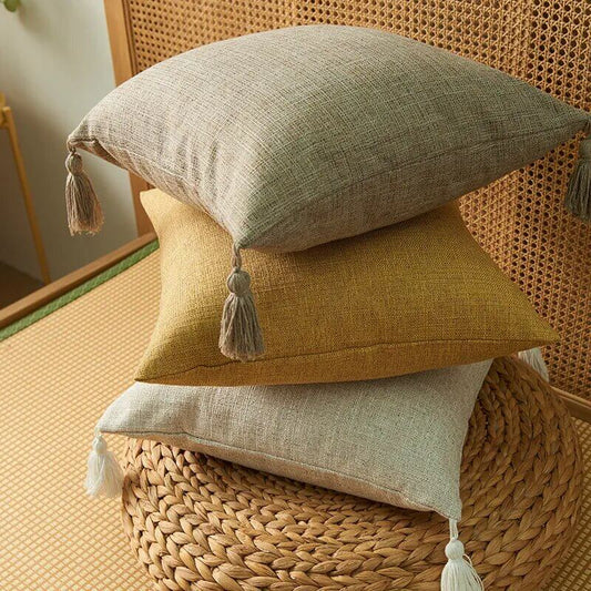 Funda de cojín Beige para Sofá con Borlas para un hogar acogedor.