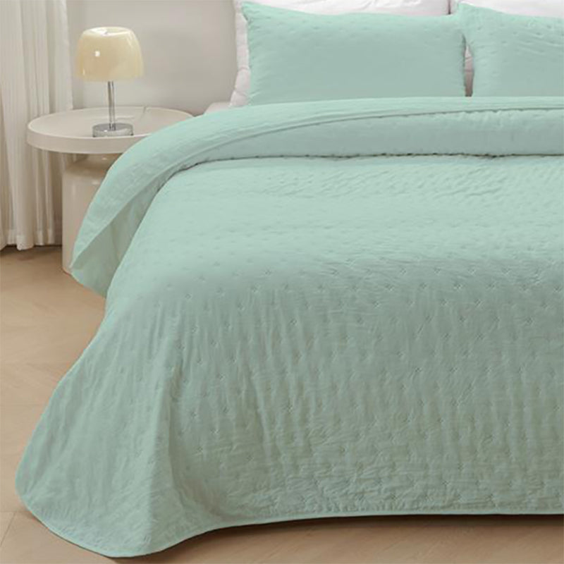 Colcha Bouti Liso acolchado de tacto suave con pequeñas margaritas. Color verde.