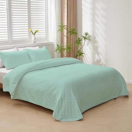 Colcha Bouti Liso acolchado de tacto suave con pequeñas margaritas. Color verde.