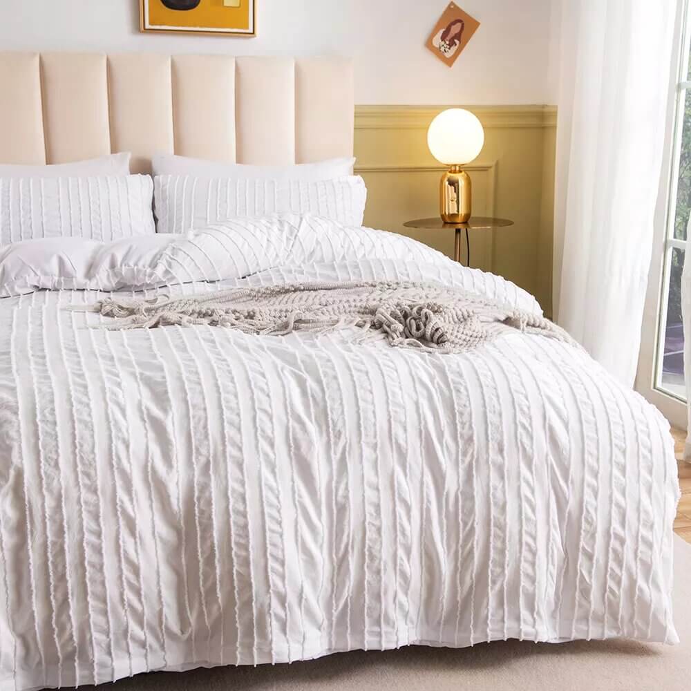 Funda Nórdica Blanca con rayas en relieve, microfibra extra suave.