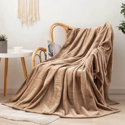Soft fleece blanket. Cream.
